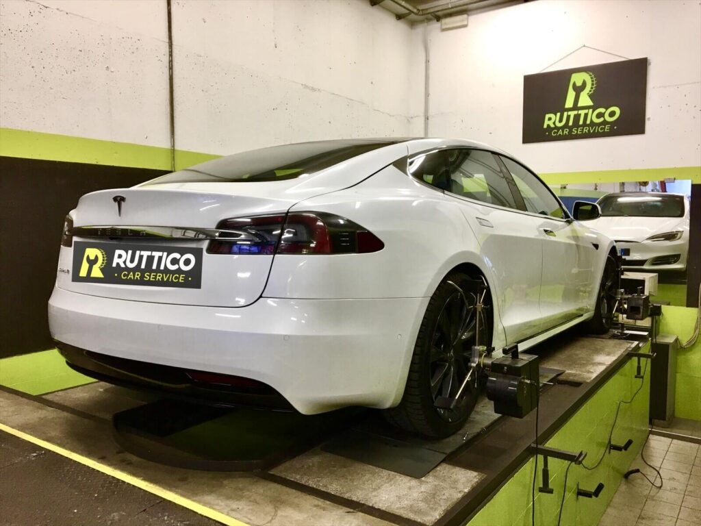Assetto gomme tesla